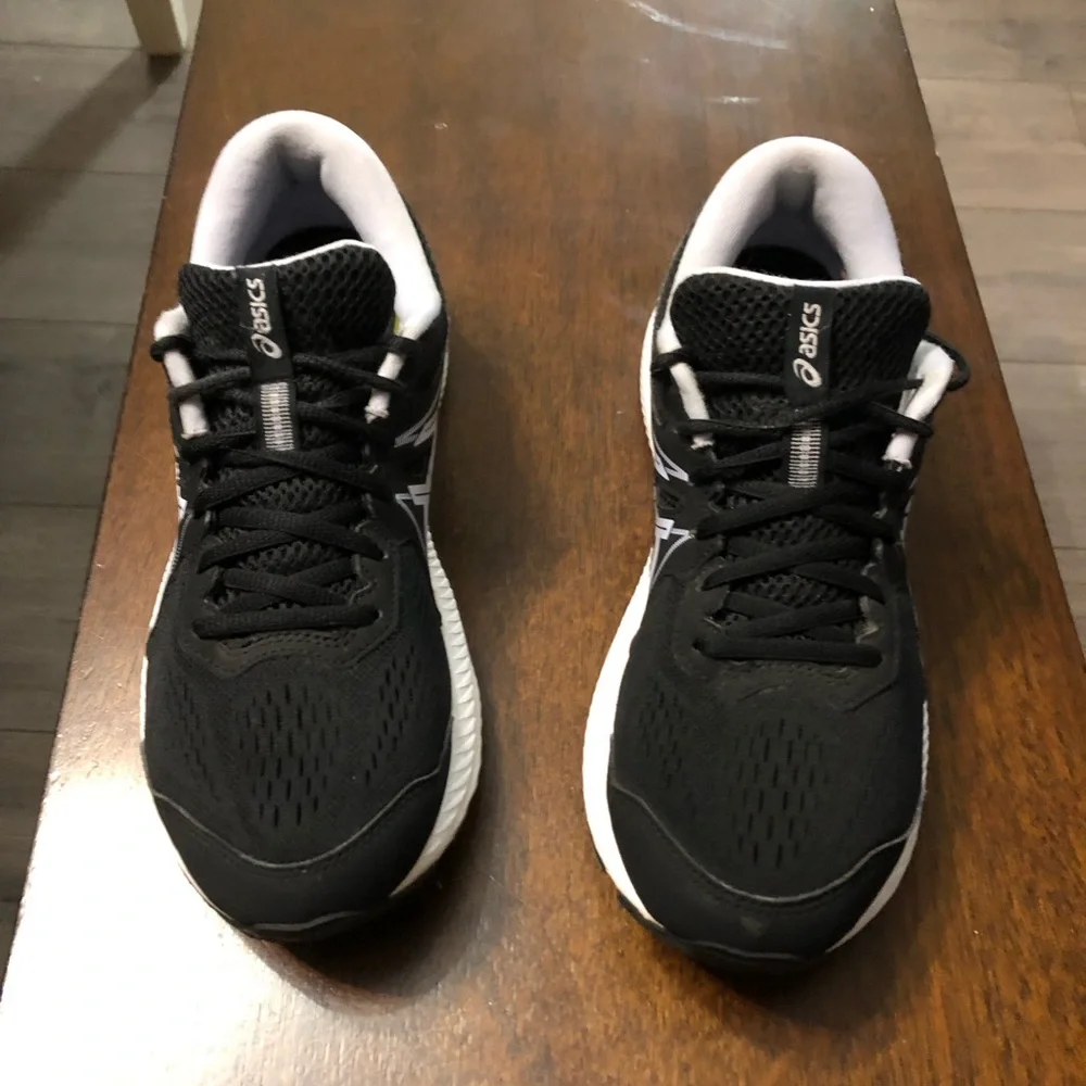 Women’s ASICS Gel Contend 7 Black White size 10